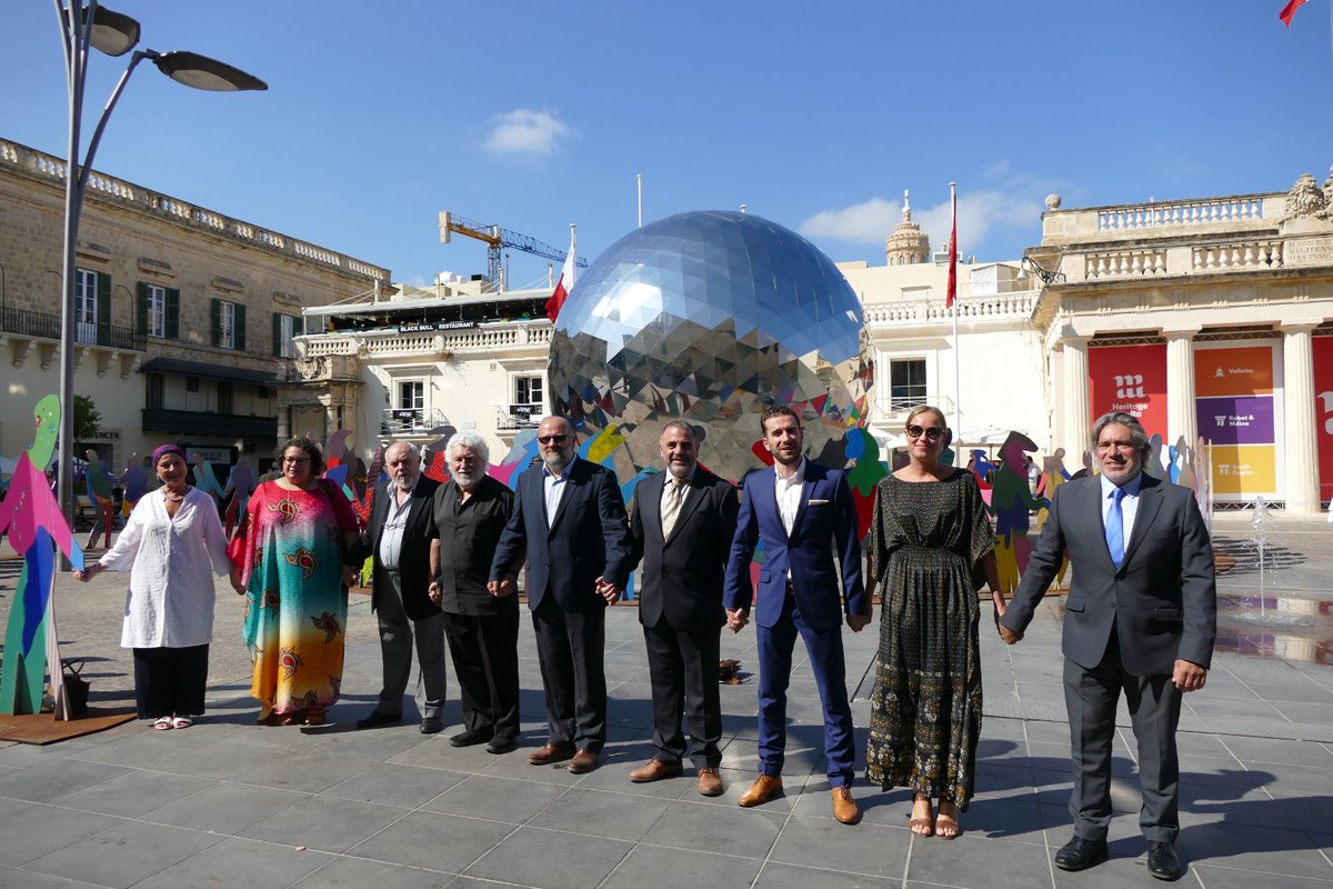 crisgabarron's tweet photo. Happy #UNDay from Pjazza San Gorg, La Valletta, Malta. Exhibition of "Enlightened Universe" to mark #UN77
#EnlightenedUniverse
#TogetherStronger

Secretary-General António Guterres message on United Nations Day, 24 October 2022
https://t.co/KnUEbdlvvt https://t.co/53d7rVuldM