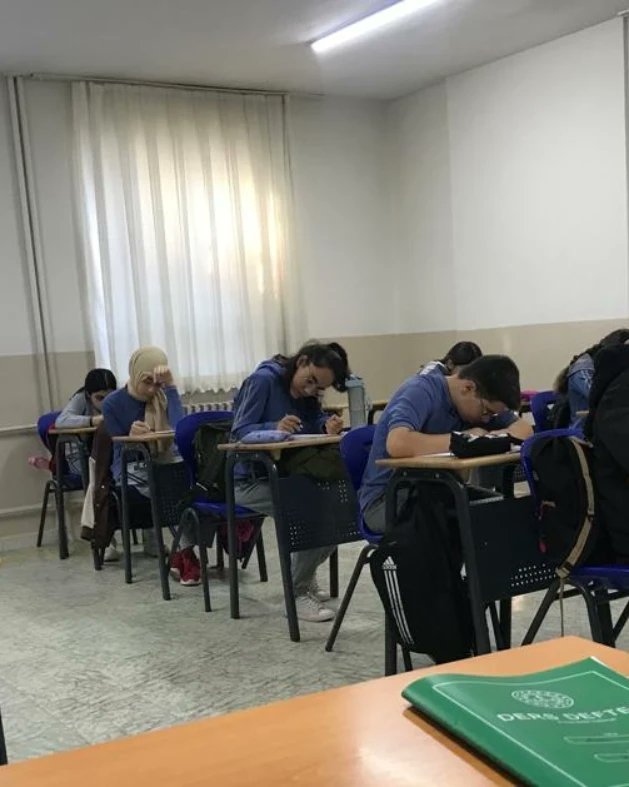 Öğrencilerimizin desteğe ihtiyacı olan yönlerini görebilmeleri ve akranları ile kendilerini kıyaslayabilmeleri adına periyodik olarak deneme sınavları yapıyoruz.