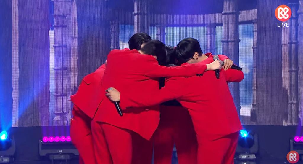 🌹We Are Showing Our Support From Ravn🙏🏻

ما حمایتمون رو از ریون نشون میدیم🙏🏻
لطفا با استفاده از هشتگ های زیر، توییت های خوبی برای ریون بزنید! هنوز حقیقت از سمت کمپانی مشخص نشده پس این وظیفه ماست که از وجهه ی ریون محافظت کنیم🥰✨️
#protectRAVN 
#OneusOT6Forever 
<a href="/official_ONEUS/">ONEUS</a>