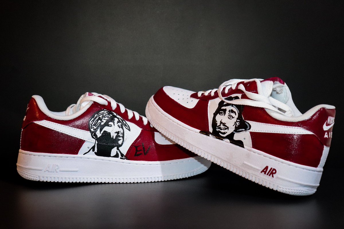 SoyBrendart's tweet photo. Un pedido más de Custom, me gusta mucho hacer este tiempo de trabajos✨
#angeluspaint #angelus #custom #painting #tupac #tupacshakur #tupacedits #nike #nikeairforce1 #jrz #create #pintar #customized #customshoes https://t.co/lTsCJuIEUF