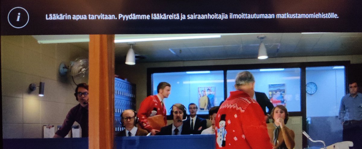 EskolaVesa's tweet photo. Lennolla, kesken leffaa, pukkaa tiedote, joka ei ole eka kerta allekirjoittaneelle. Kolme sekuntia pohdin, mihin lastenlääkäriä tarvitaan, viiden sekunnin jälkeen olin yhden henkilön jonossa - pääsin hommiin, lähinnä tilannearvio, kaikki hyvin, henkilökunnalle kiitos. #lomalento https://t.co/Q24keBH7IZ