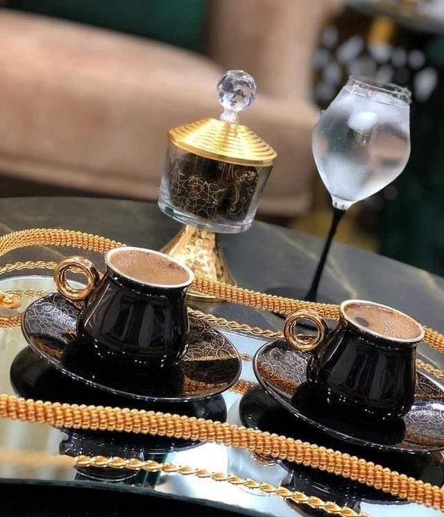 🤍🤍🍂

كيف لفنجان قهوة أن يحلو دونك 
 تحلو قهوتي بوجودكم
 صباحكم حب