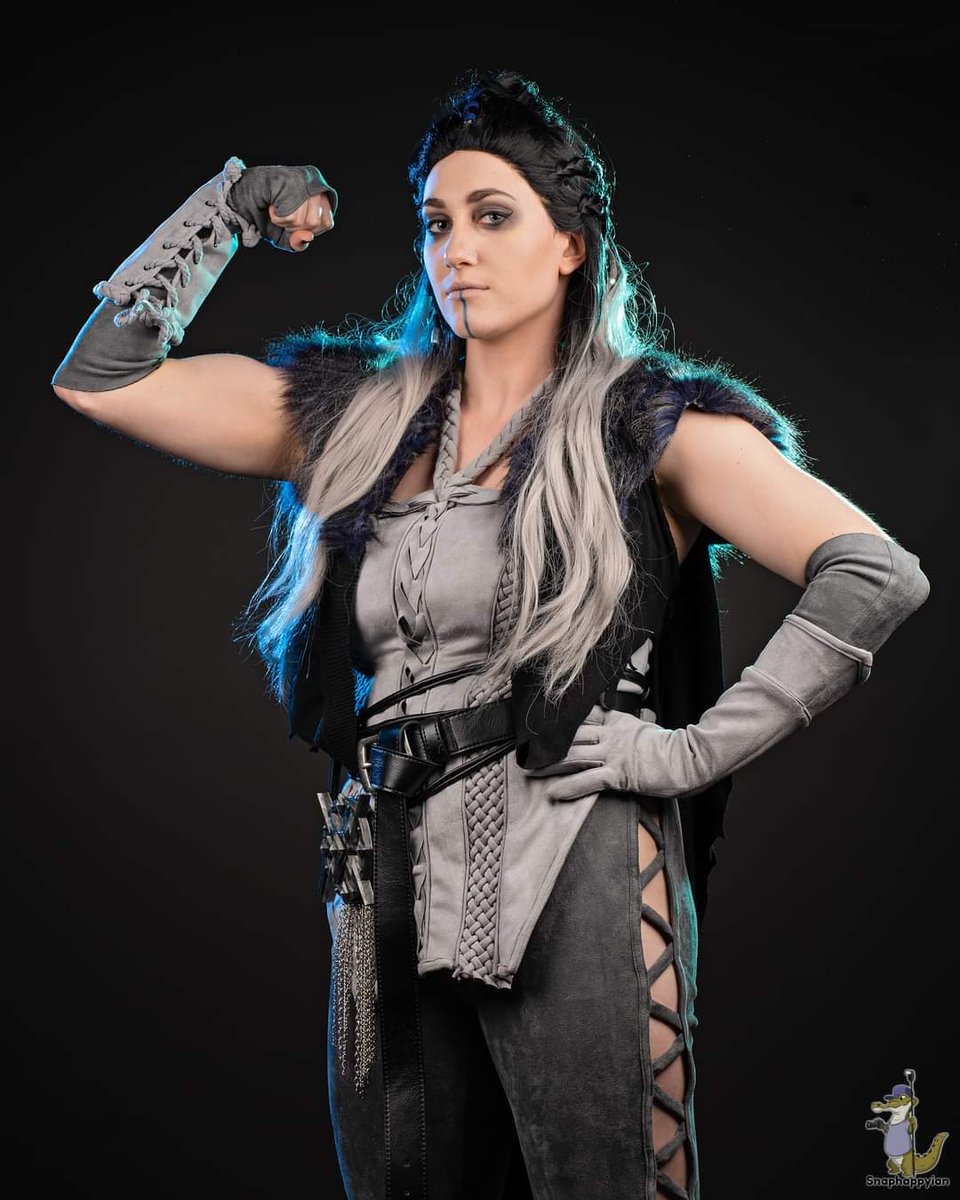 "My arms are worth a lot." 💪
Yasha is a character created by @TheVulcanSalute 
From <a href="/CriticalRole/">Critical Role</a> campaign 2 created by <a href="/matthewmercer/">Matthew Mercer</a>
📸 Snap Happy Ian
#criticalrole #criticalrolecosplay #critrolecosplay