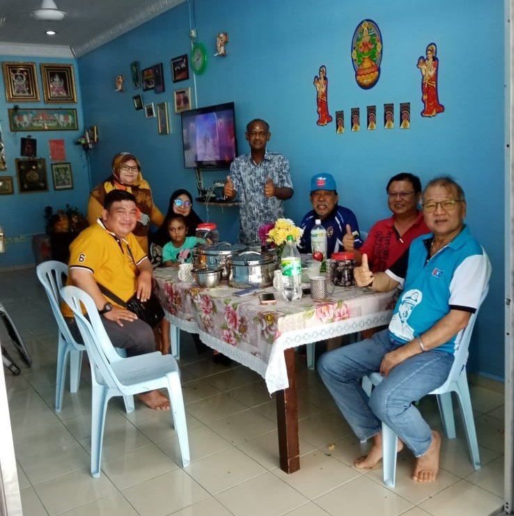Imran_AbdHamid's tweet photo. Meluangkan masa meraikan Hari Deepavali di rumah rakan seperjuangan di Lumut. Thank you for the warm welcome and good food.

Happy Deepavali to those celebrating, may it be filled with joy and happiness. https://t.co/5GC8nO3K9v