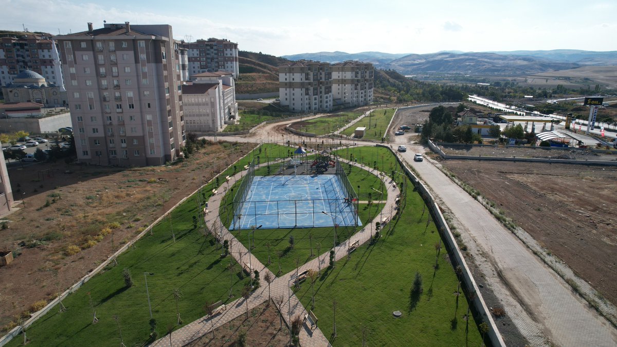 kirikkalebld71's tweet photo. Yenimahalleye yapımını tamamladığımız yeni parkımız hemşehrilerimizin hizmetinde... 🏕
📍Toki https://t.co/wwZLYNpKLh