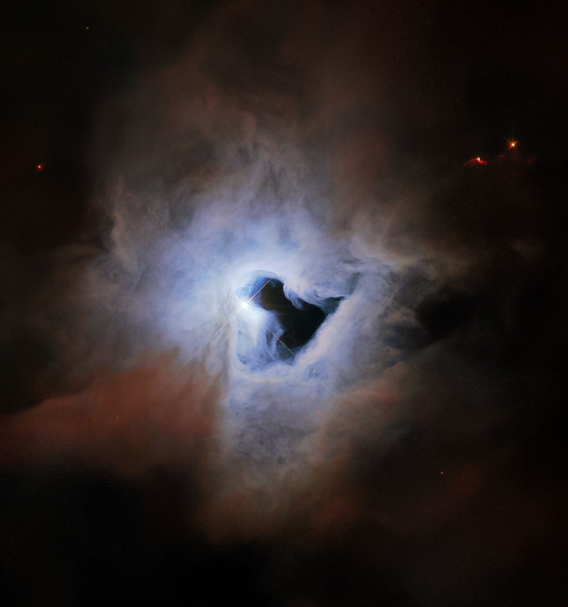 1/ You would need a big key to unlock this peculiar picture of the week from Hubble. This image shows NGC 1999, a reflection nebula in the constellation Orion. NGC 1999 is composed of detritus left over from the formation of a newborn star. Read more: esahubble.org/images/potw224…