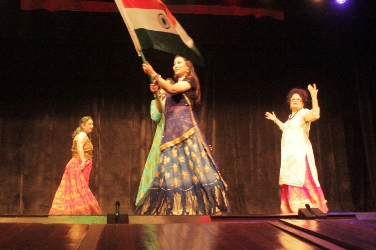 kitfest_ke's tweet photo. #KITFest2019 had the pleasure of having Theatre for Change from India, with the showcase When The Rainbow Is Enough.
We wish them, as well as our Indian brothers and sisters a Happy Diwali.
#KITFest2022 #TukutaneKITFest2022 https://t.co/39M7OIMhjS