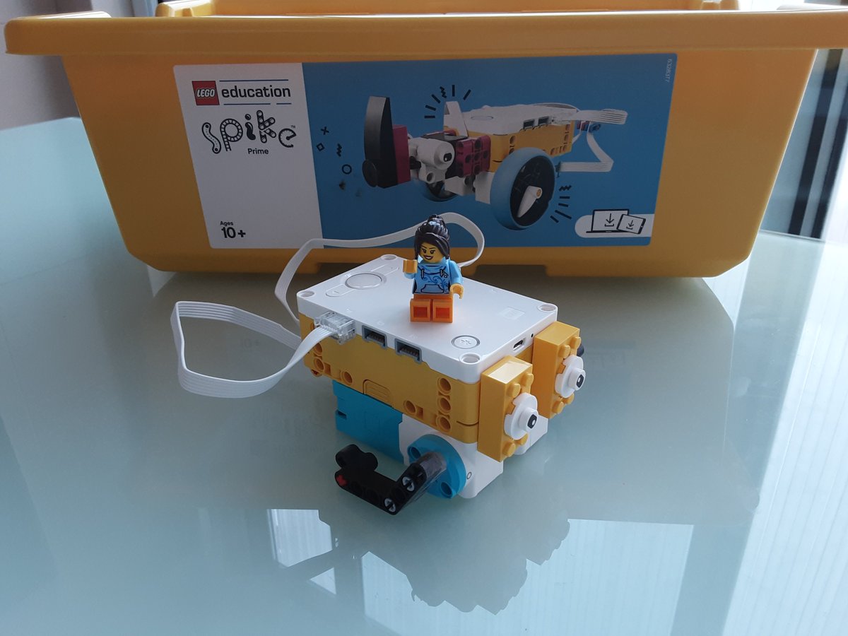 DiegoVC11's tweet photo. Ya tenemos preparadas las próximas sesiones de robótica gracias a @robotix nuestro alumnado está semana lo va a flipar. Seguiremos informando... #SPIKEprime https://t.co/2hxPIR19ur