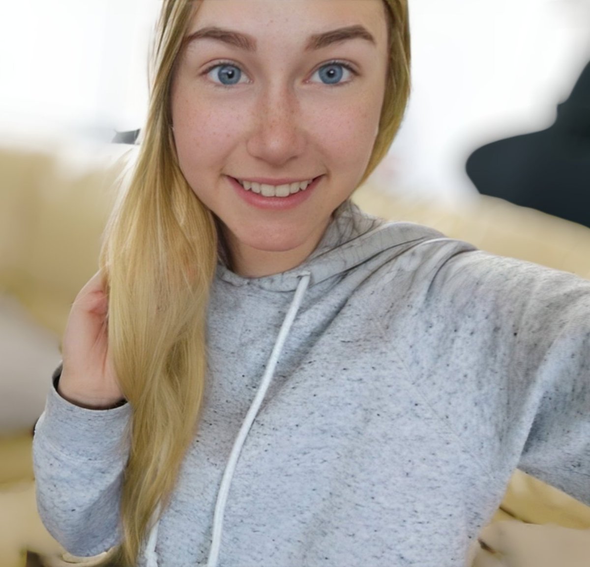 ShyMaisie's tweet photo. A natural morning! Few shops with friends later and then cinema maybe. #HalfTerm #londe #natural #nomakeup #nofilterneeded https://t.co/mECTucKJE2