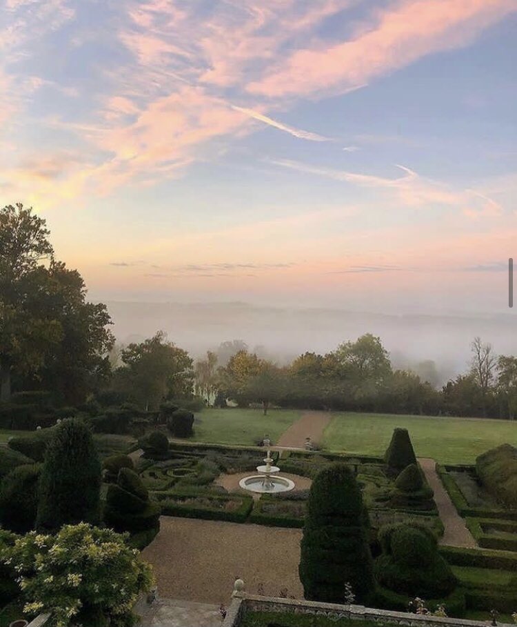 The Magical Mists of Medmenham 💛🧡💙
#hotelstay #roomwithaview #hotelroom #hotel #luxuryhotel #view #fountain #spahotel #spabreak #getaway #hotelbreak #weddingvenue #visitbucks #meetingspace #afternoontea #marlow #henley #danesfieldhouse