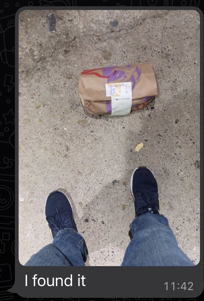 June__Lovejoy's tweet photo. Door Dash put my food in a fucking a random Target parking lot(???). I had to go looking for it with a friend. He found it first. https://t.co/IJLDKNsYQO