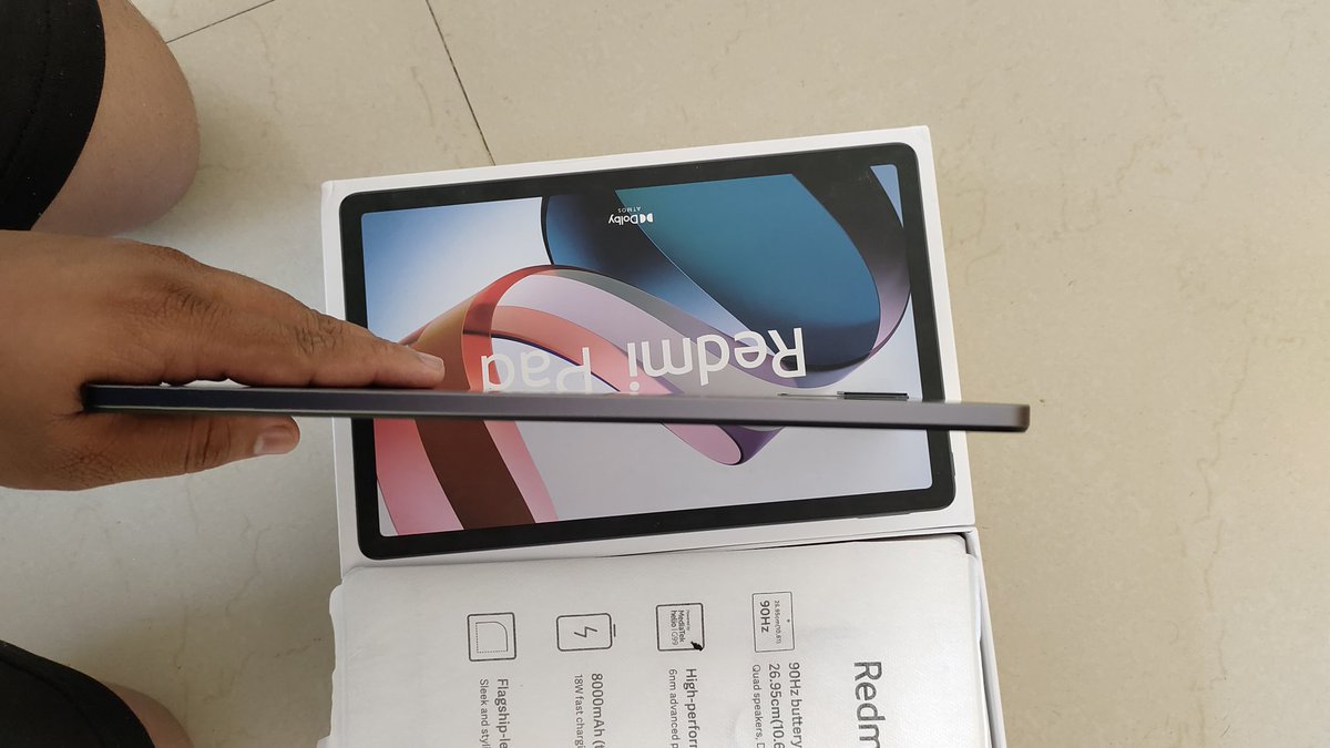 Raul_V4's tweet photo. I had bought this product Redmi Pad from Flipkart during the diwali sale and received the product on time but the product was damaged as seen in the image. I requested a replacement and the @flipkartsupport has been nothing but useless. https://t.co/6s8lRZlNzI