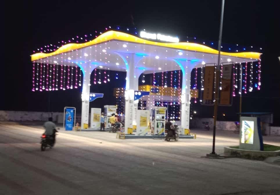 Festive Decor at our RO- M/s. Malik Filling Station, SH 20, Dist. Sonepat Celebrating #HappyDiwali #FestivalOfLights #BharatPetroleum #BPCLfuelstations @MIHIRJOSHI1972 @RajivDu46133963 @BPCLimited @BPCLRetail #PureforSure