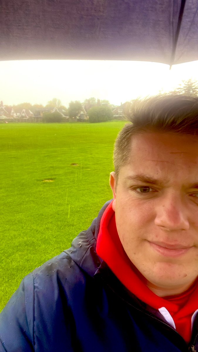 OliverEllery2's tweet photo. A nice chilled out weekend with Youth training at @SLammasMiddxFC on Saturday morning then an early pitch inspection on Sunday for the U11s who had a great game against a good side and then a Sunday evening meal with the siblings! 

#chilledweekend #chillout https://t.co/Pi1J2sIwoo