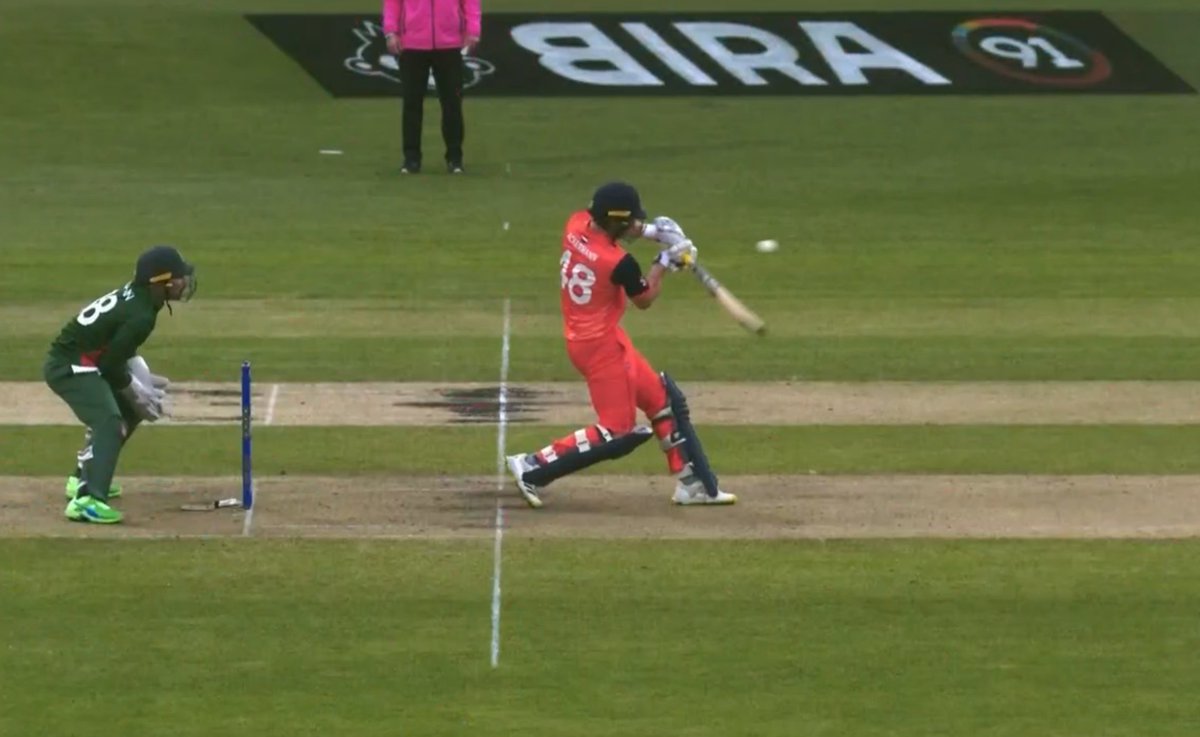 FlashCric's tweet photo. "This one actually DID look like a no-ball"

Simon Doull inserted a cheeky drive-by into his commentary from Hobart 😂

#BANvNED | #T20WorldCup https://t.co/JZ8MzbMmlm