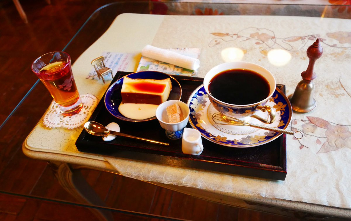「函館の茶房旧茶屋亭さんで暖かい珈琲と固めのプリン雰囲気が最高で癒される… 」|すみすのイラスト