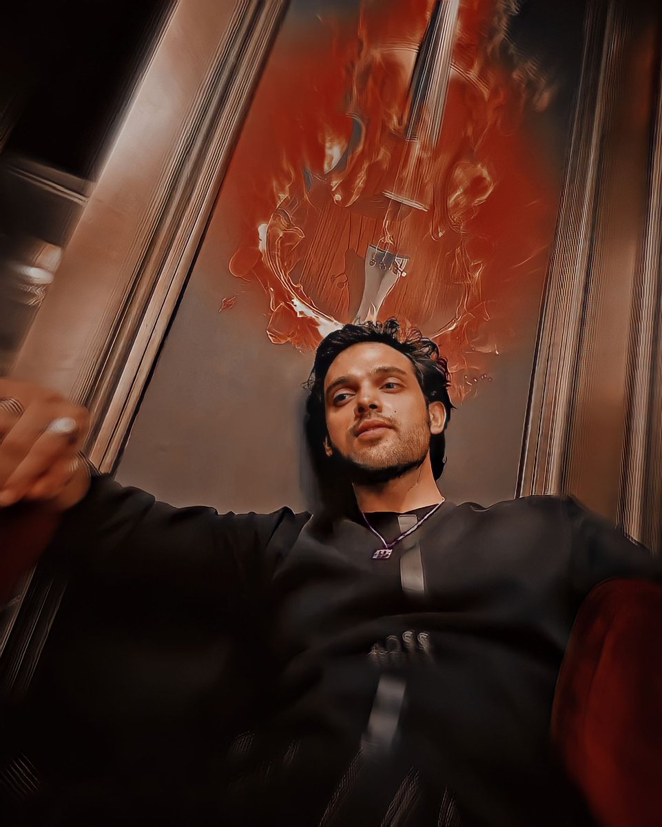 parth_tanvi's tweet photo. #parthsamthaan "BOSS" https://t.co/B0R24oxLvV
