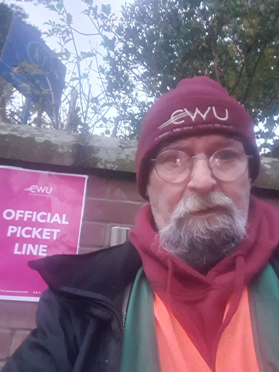 CWUnews's tweet photo. Mick Collinson ready at Arrowebrook 👍 #FoodbankPhil https://t.co/env8RggppP