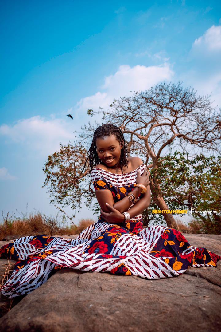 Mariusca3's tweet photo. …Sois la muse qui inspire 
L’acte qui le bien attire
Le regard qui sublime
Charme les impossibles ❤️‍🔥✊🏿 

Retrouvez moi:
Du 27 au 30 Oct entant que MC à tuSeo. Entrée: 2.000
Le 31 Oct à 18h aux ATELIERS SAHM,en concert de soutien.Entrée 0.
Excellente semaine
#Slameuse #Poetesse https://t.co/rHKMRs8KZR