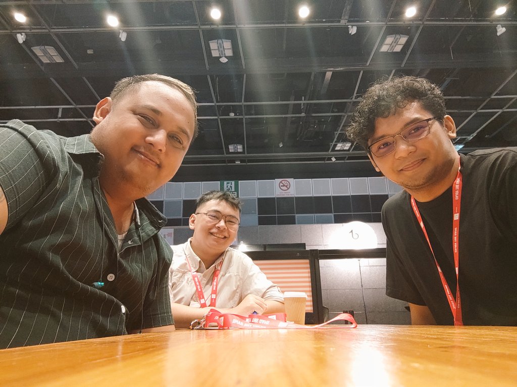 mrkfillon's tweet photo. There's nothing like bonding with the people you're creating your life's work with ❤️ A wonderful weekend saw @NeilMarkCorre @kiko_okiks Maria and I touring the museum, closing the board game cafe, trying out vintage Strats and reuniting with fellow Devs we haven't seen in years. https://t.co/RQtboHxiQ3