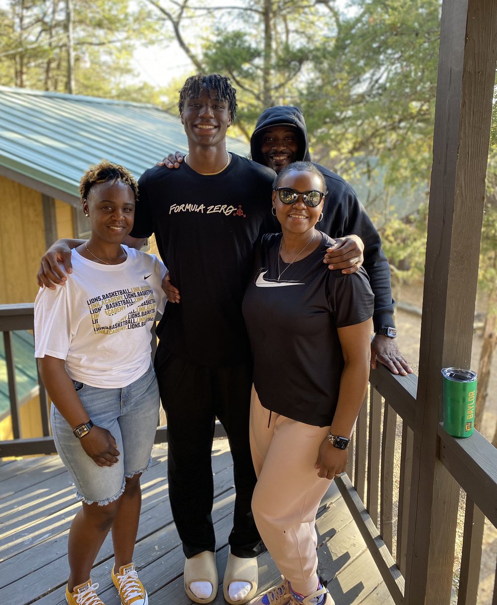 EddienSabrina's tweet photo. Time well spent with @JaKobeWalter1 and with @LinkHoops. We appreciate the hospitality and the games. Now y'all know where he get his athleticism from! 😂 #parentweekend https://t.co/CmzEuJe1Y8