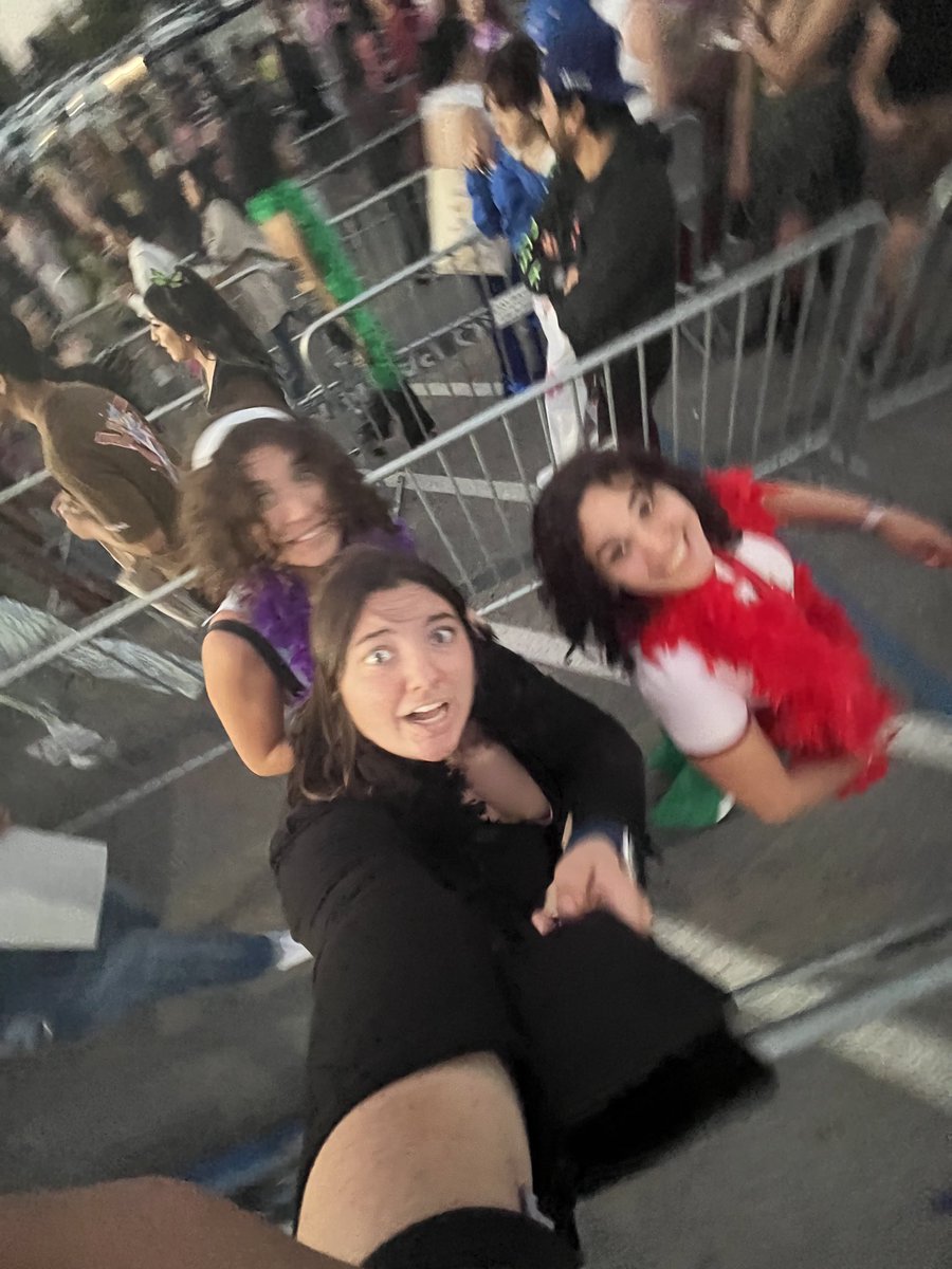 thisIoving's tweet image. soooo slay