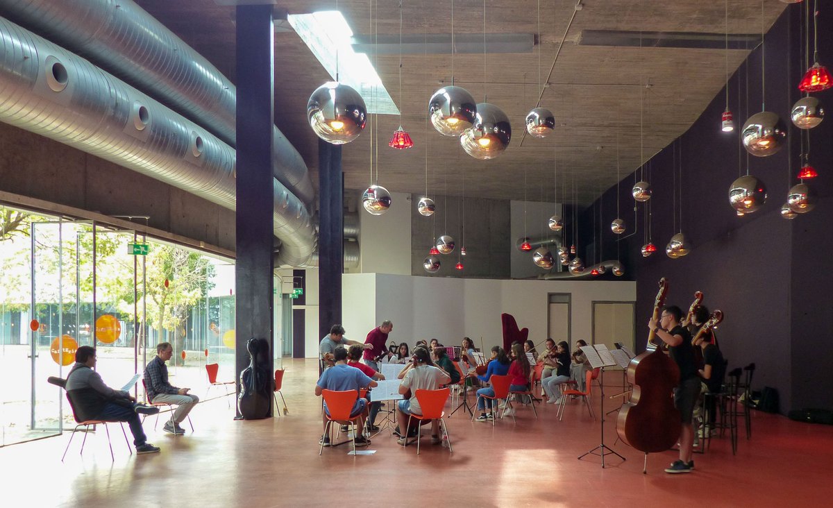 ROCEMUSICA's tweet photo. Hace unas semanas comenzaban las clases de #Afinando con los profesores de la @FundacionOex , proyecto cuyo principal objetivo es divulgar la #música como acción formativa, social y terapeútica
@ROCEMUSICA #conciertoseducativos
https://t.co/eKyAE5pWNJ https://t.co/ykQLPH9MSt