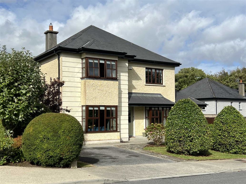 MyHomeProperty's tweet photo. On the market at present in Clonmel, Co Tipperary, is this recently renovated 4 bed detached house which is presented in excellent condition. For sale via @clonmelproperty, you can check it out at https://t.co/nCqyi52XQB https://t.co/CVqKaBiO30
