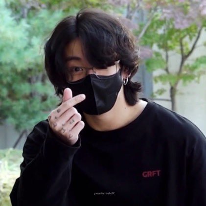 SavegeLoco's tweet photo. @Daily_JKUpdate Have a safe flight ✈️ jungkook 💜 https://t.co/VD3gWkjGDk