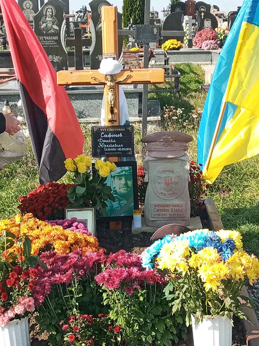 OlaMacala's tweet photo. Братику @daniil_donetsk,сьогодні,наш янгол,тобі б виповнилося 29...Ми сумуємо...
 Тепер подарунки тільки такі...сподіваюсь,ти оцінив..
Спи спокійно,Герой! https://t.co/f0cLbmVrYI