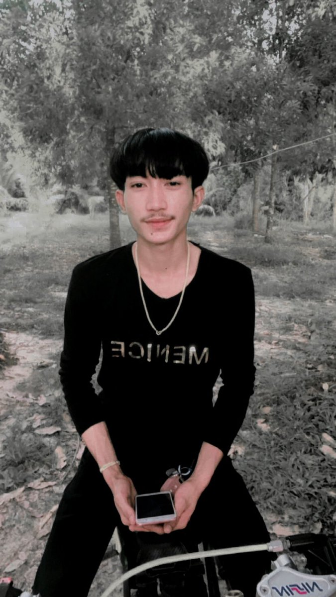 𝐏𝐞𝐫𝐟𝐞𝐜𝐭 𝐢𝐧 𝐢𝐭𝐬 𝐨𝐰𝐧 𝐰𝐚𝐲.
เพอร์เฟคในแบบของตัวเอง🖤
#เด็กใต้ #เด็กตรัง #เด็กกันตัง #รีทวิตให้ด้วยน้า ☺️❤️