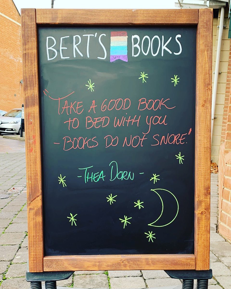 Pedro’s feeling artistic this morning. 

He and Michael are in charge today, Frieda is teaching me kite-surfing.