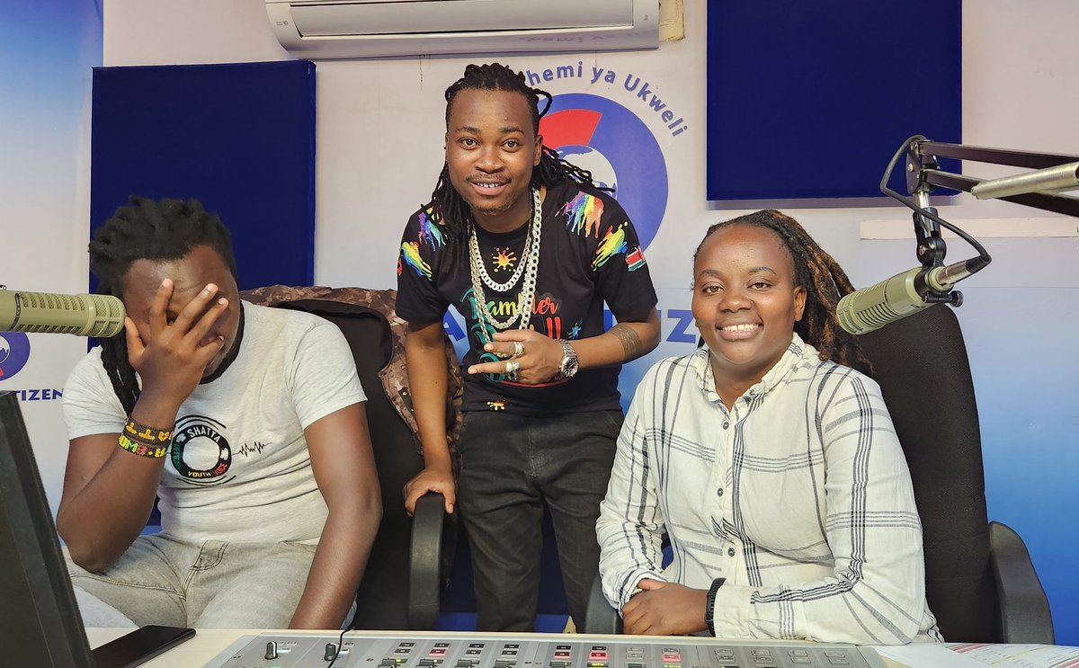 RadioCitizenFM's tweet photo. Man-Day ting taking over till 1 in the Pm, Weekend imekupelekaje? @ShattaTikiTaka @AQtee @Deejayrambo1 #WaksTikiTaka #RadioNumberOne https://t.co/2KJghNTjXs
