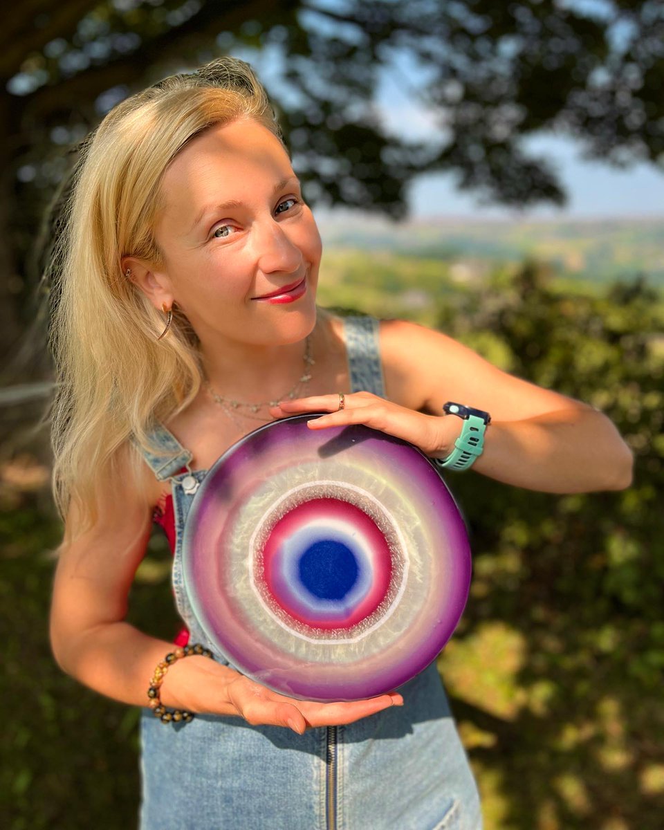 The appearance of this piece changes magically and unexpectedly according to its position to the light.
Currently part of the show ‘BEDAZZLED’ @pyramidgalleryyork
#stainedglass #architecturalglass #stainedglass #architecturalglass #architectinterior #design #interiordesignart