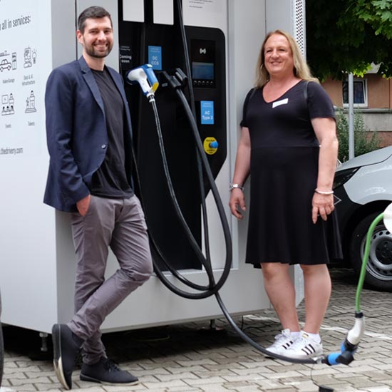 Andere Banken winken ab, weil: zu riskant. Das Start-up me energy  baut Ladestationen für #Elektroautos, die komplett unabhängig vom Stromnetz sind. Das ist so innovativ, dass me energy bei uns gelandet ist. Wir haben nicht abgewunken: bit.ly/3z27Oc1 👈