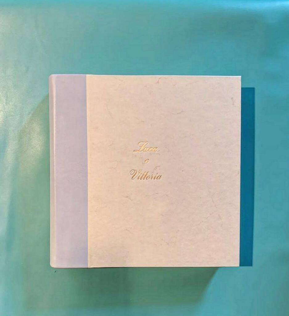 contiborbone's tweet photo. “Il matrimonio è, e resterà sempre, il viaggio di scoperta più importante che l’uomo possa compiere” –  Søren Kierkegaard

E noi di @conti_borbone amiamo accompagnarvi nel giorno del vostro matrimonio con un album realizzato e creato solo per voi!

www.c… https://t.co/REjD97GkYh https://t.co/3RQwBj9p2x