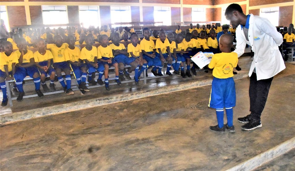 RCCS_GSF's tweet photo. #FourBestPerformers in #interclasses reading competition are being motivated by receiving some rewards to encourage this reading culture among kids. This continuous reading competition helps kids to be aware of more skills,scientific and humanitarian related information.
#books https://t.co/hEOaU5PgDz