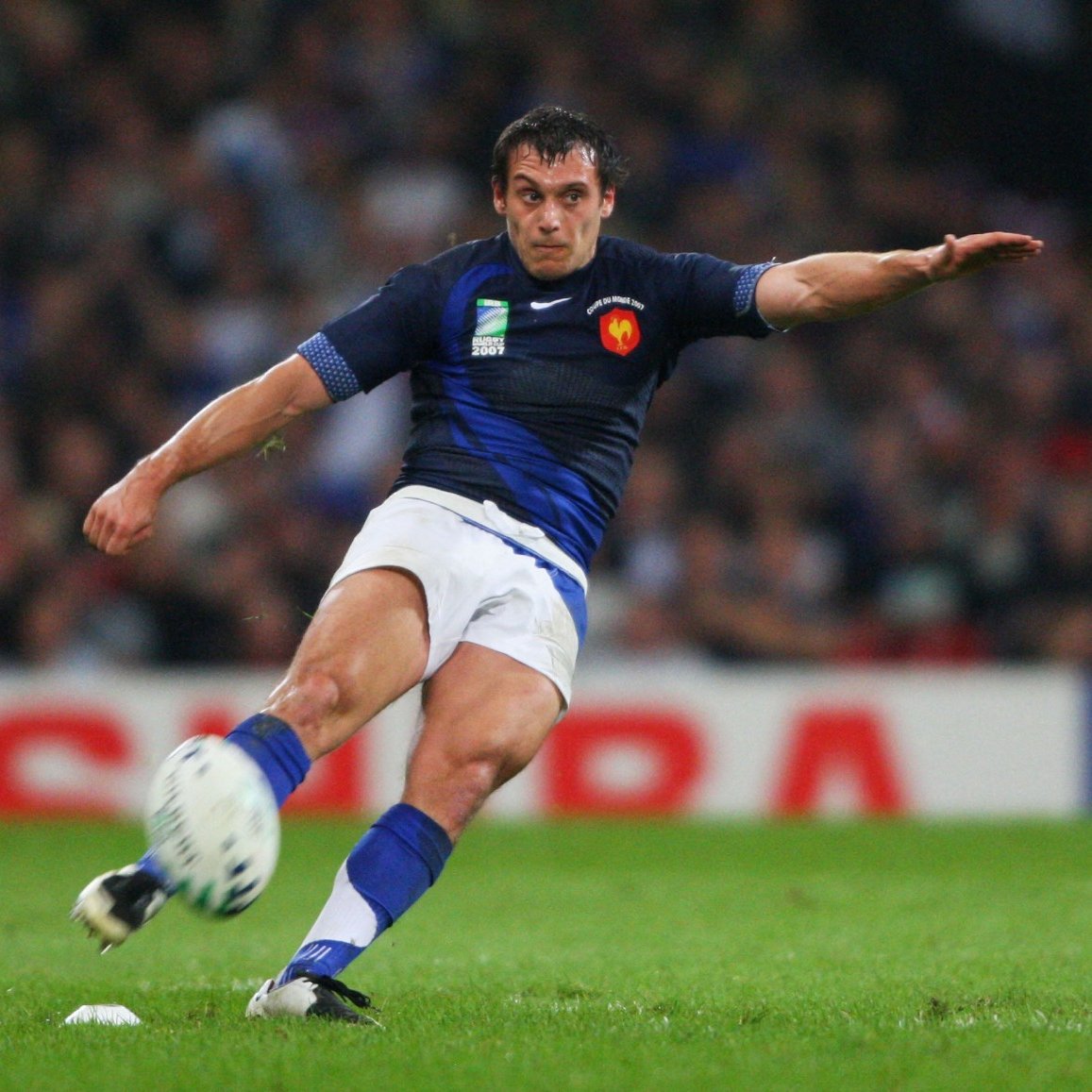 FranceRugby's tweet photo. Joyeux anniversaire Lionel Beauxis ! 🥳
Notre ancien demi d'ouverture fête ses 37 ans 🇫🇷

#XVdeFrance #NeFaisonsXV https://t.co/OG1NKzqa2c