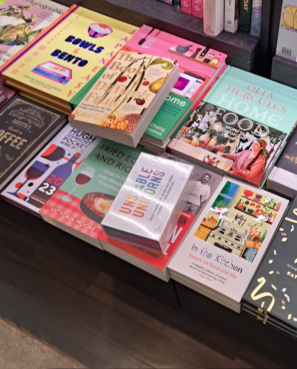 hells_vigilante's tweet photo. Saw this lying around in the bookstore today and it instantly reminded me of Trixie and Dan and now I'm not okay. https://t.co/AOOQq2Vd9x