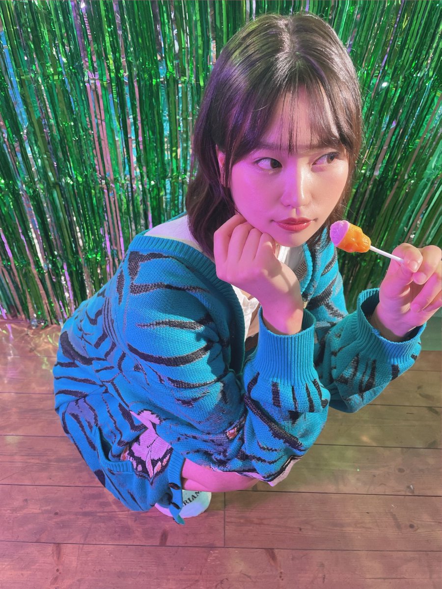 デビュー作の時になめてたペロペロキャンディー意外大きくてよだれ垂れてた👶🏻🍬 https://t.co/ZHfXirhjHS