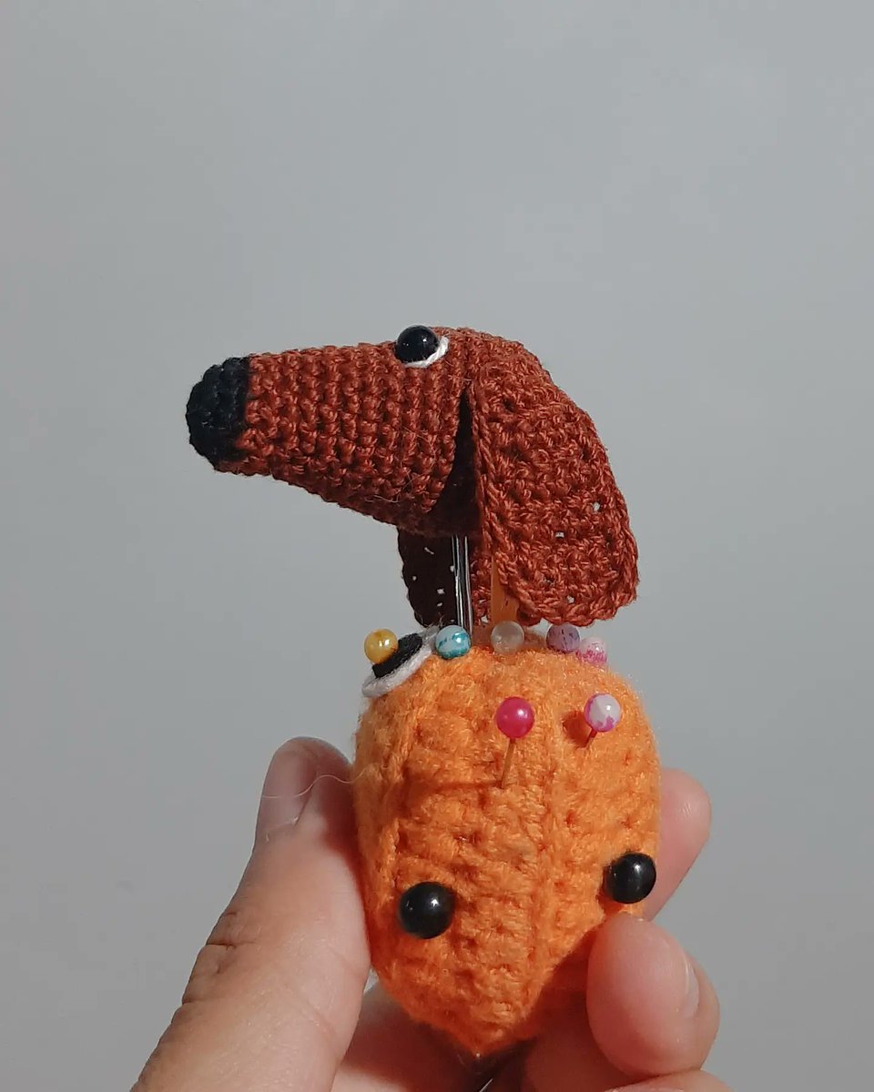 itslovesngsumin's tweet photo. Anw--
D-23 HOTDOG
Skipping Sbob set, lemme go back from microcheting 😁
#dog #amigurumi #micrcrochet #microneedling #miniature #minicrochet https://t.co/z5gLXGZhhm
