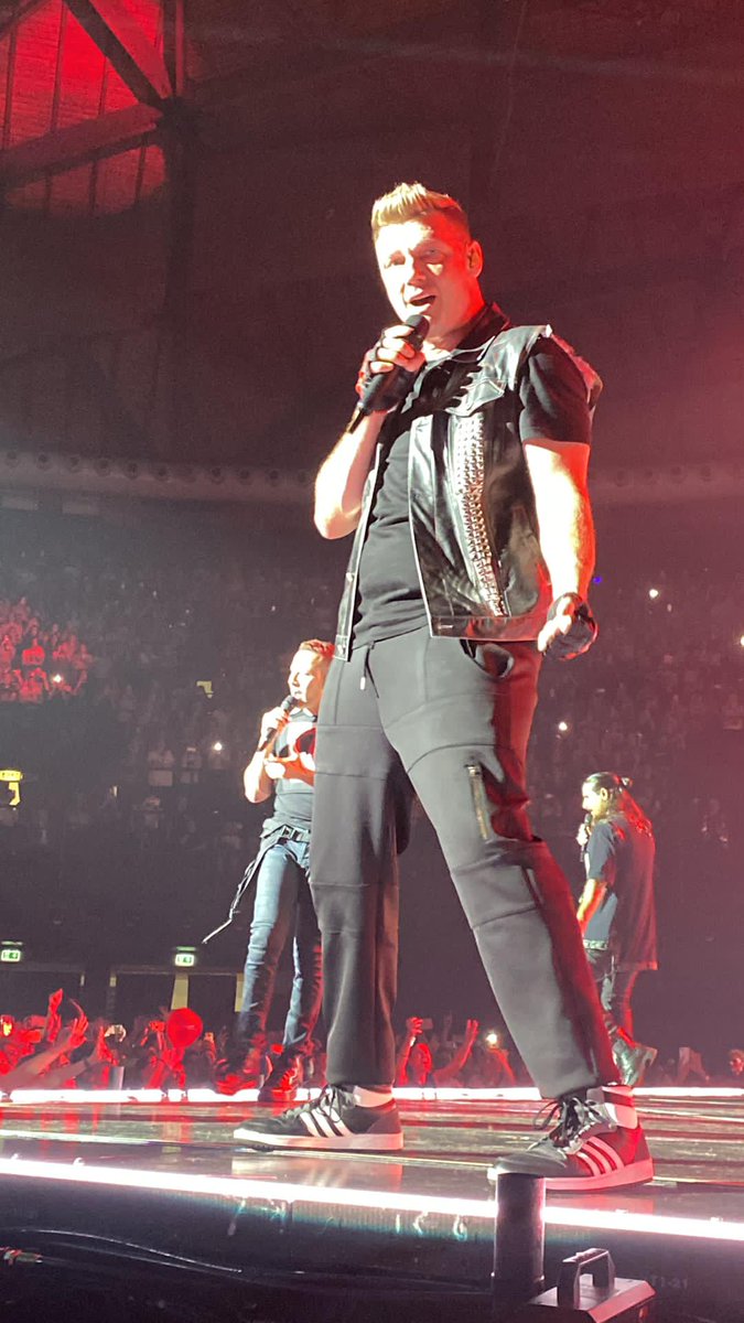 alexia84's tweet photo. About last weekend... #dnaworldtour2022 Round 3 of 6 🇮🇹 #belgiangirlsondnatour next stop ⏩ Cologne, Germany thx @backstreetboys for wonderful travel opportunities ❤️ @nickcarter @kevinrichardson @howied @aj_mclean @brian_littrell https://t.co/tpt3joliG2