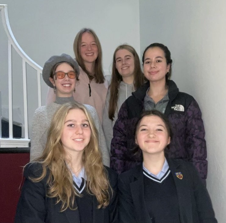 TheQueensSchool's tweet photo. Our organising committee is ready &amp; raring to go for Q-MUN 2, our 2nd MUN conference at Queen’s next month. We will be welcoming students from 8 other schools to join us for a day of diplomatic negotiation &amp; #debate around international politics. #MUN #politics #Queens @QMUN2022 https://t.co/RAXNM9Ym1n