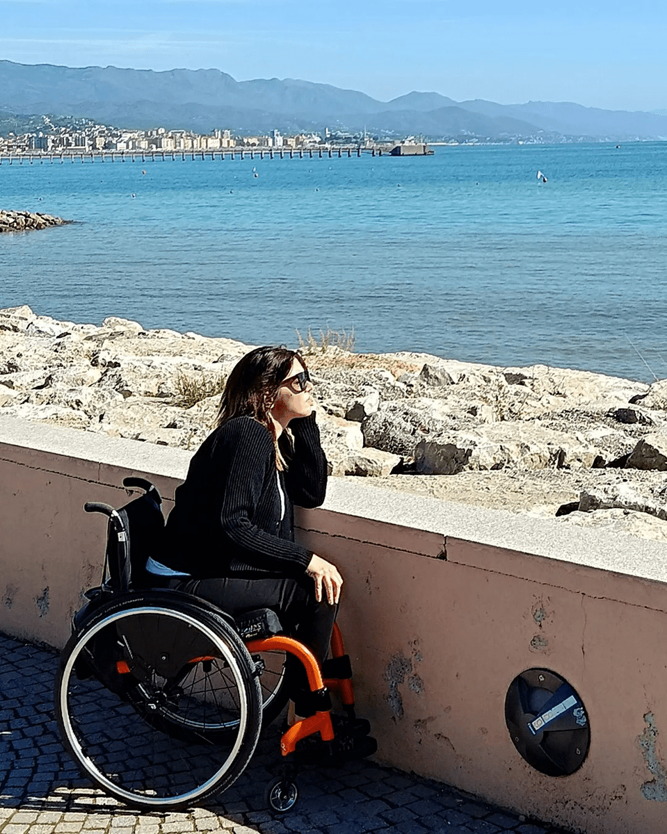 PermobilGlobal's tweet photo. Roxana, a Romanian author, loves travelling and her bright orange #Progeo is always there for the ride. ✨
📸 iamroxanad (Instagram)
#permobil #innovatingforindividuals https://t.co/zkgGPGRvIl