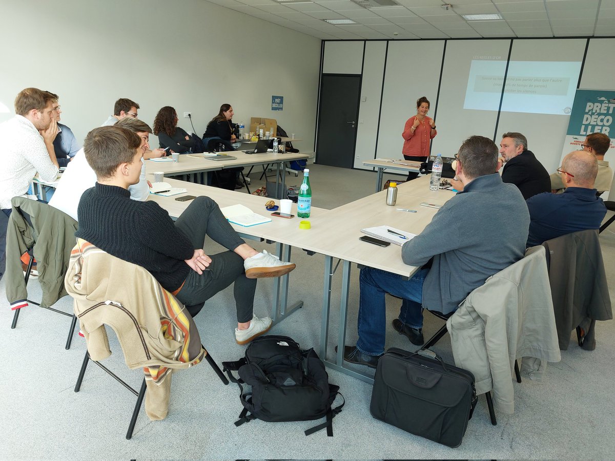 ItinerR_Sterne's tweet photo. Atelier 3: Répondre à un vrai problème, grâce à la méthode Running Lean, nos préincubés ont préparés des questionnaires d'entretiens afin de mieux connaître leurs futurs clients! #runninglean #Sterne #formation #normandieincubation #startup #Rouen https://t.co/nREe1FQ08g