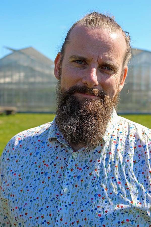 KU_PLEN's tweet photo. Tillykke til Christian Bugge Henriksen, lektor på Institut for Plante- og Miljøvidenskab på Københavns Universitet, for prisen som Årets PlanteVækst Forsker 2022! 🌿🏆 https://t.co/51llJIrLX6