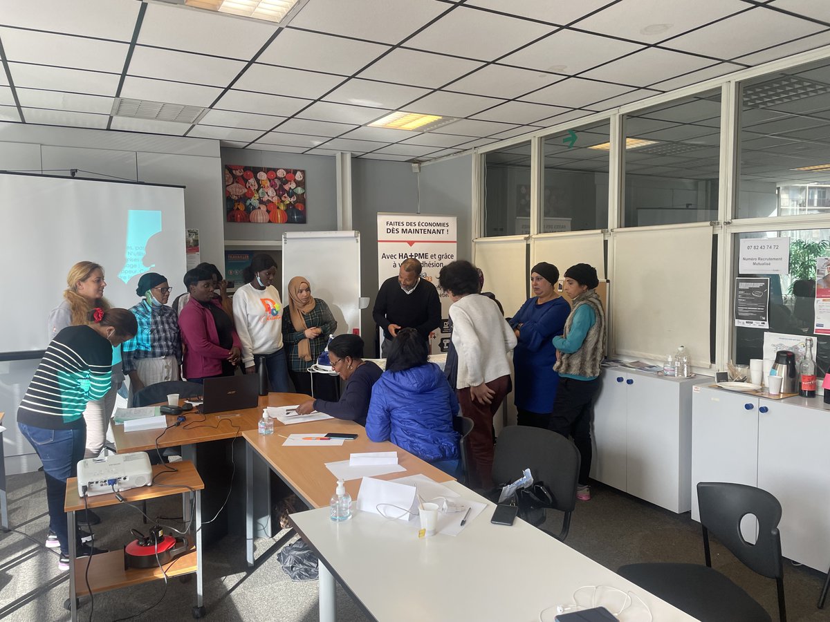 PlateformeE's tweet photo. Ces 20 et 21 octobre s'est tenue la formation "Entretien du cadre de vie et les techniques de repassage" avec une quinzaine de stagiaires au sein des locaux d'Evolia93 @PlateformeE.
#formation #aideàdomicile #serviceàlapersonne https://t.co/w6GaCV10Qc