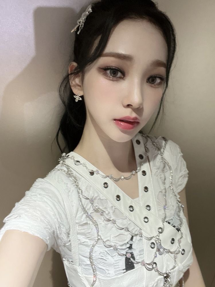 intoKarin's tweet photo. #카리나 #KARINA https://t.co/61Y0UPh8lc