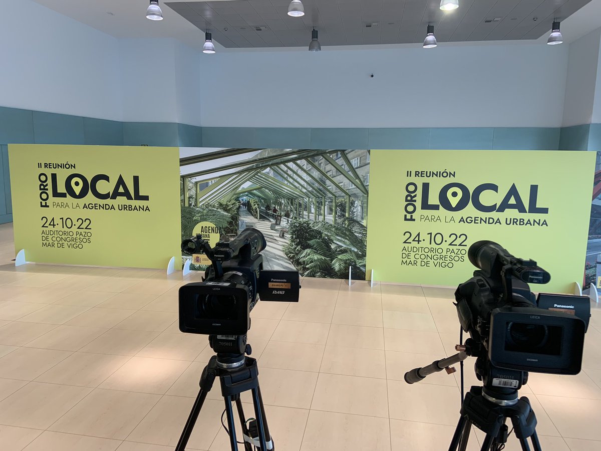 fempcomunica's tweet photo. Últimos preparativos.
Empezamos a las 11.
#ForoLocal para la #AgendaUrbana
#FEMP - @mitmagob https://t.co/6O7U4FrnZl