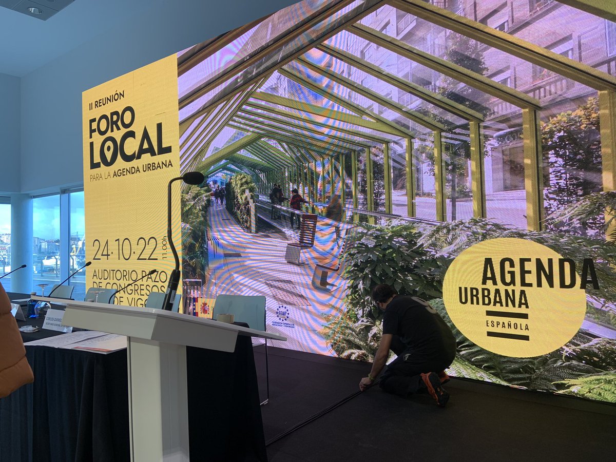fempcomunica's tweet photo. Últimos preparativos.
Empezamos a las 11.
#ForoLocal para la #AgendaUrbana
#FEMP - @mitmagob https://t.co/6O7U4FrnZl